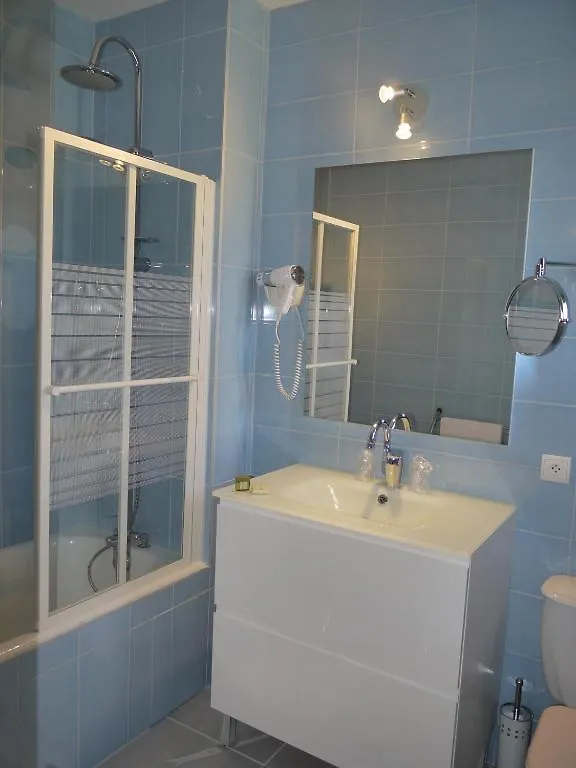 Logis Hotel Des Voyageurs Restaurant La Bonne Tabl'Hay Livron-sur-Drome France
