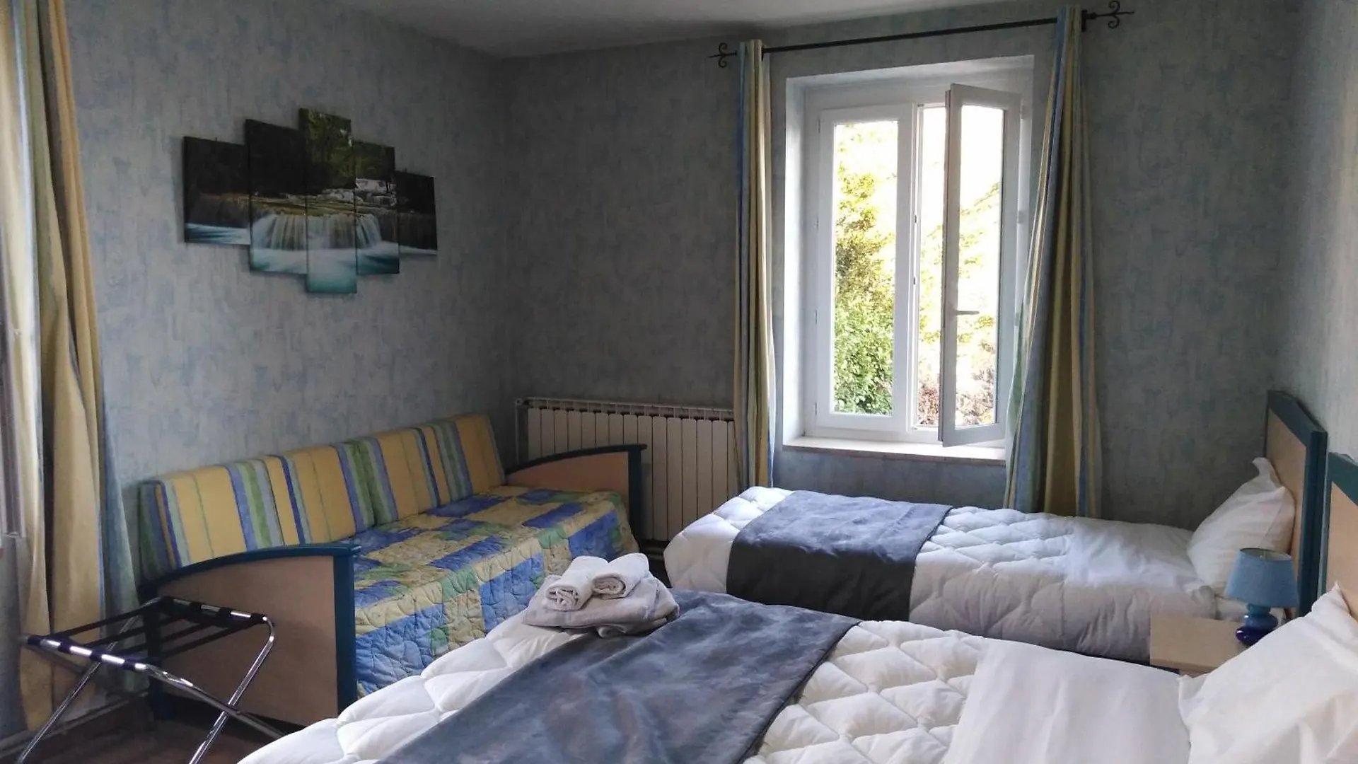 Logis Hotel Des Voyageurs Restaurant La Bonne Tabl'Hay Livron-sur-Drome France