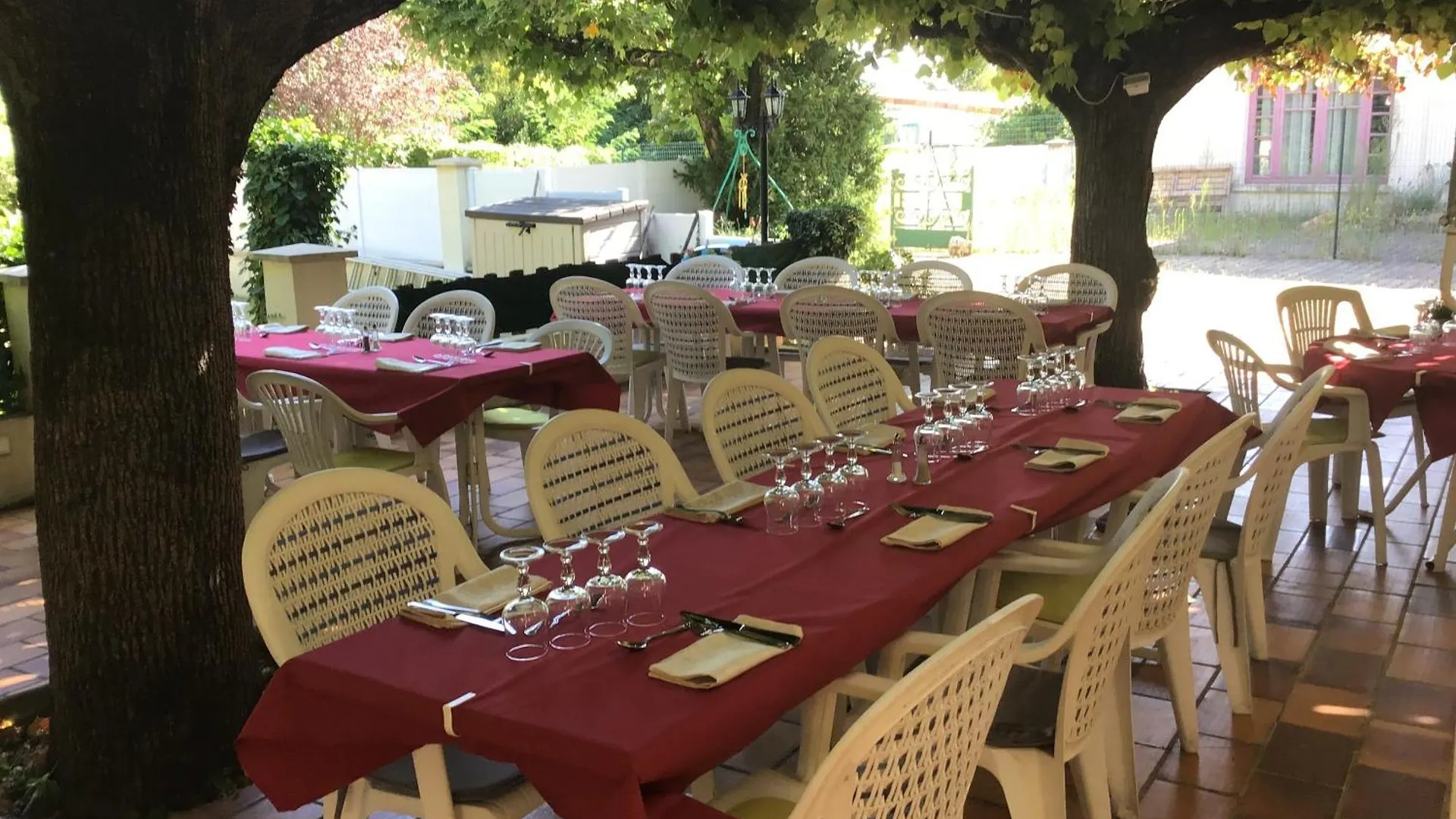 Logis Hotel Des Voyageurs Restaurant La Bonne Tabl'Hay Livron-sur-Drome 2*,  France