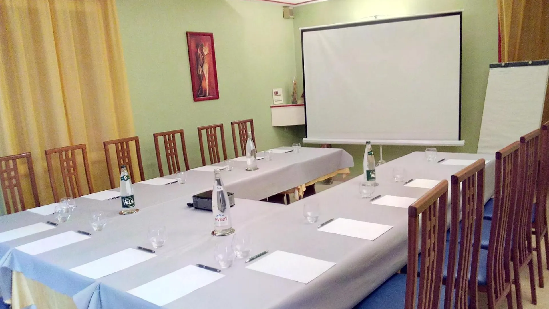 Logis Hotel Des Voyageurs Restaurant La Bonne Tabl'Hay Livron-sur-Drome