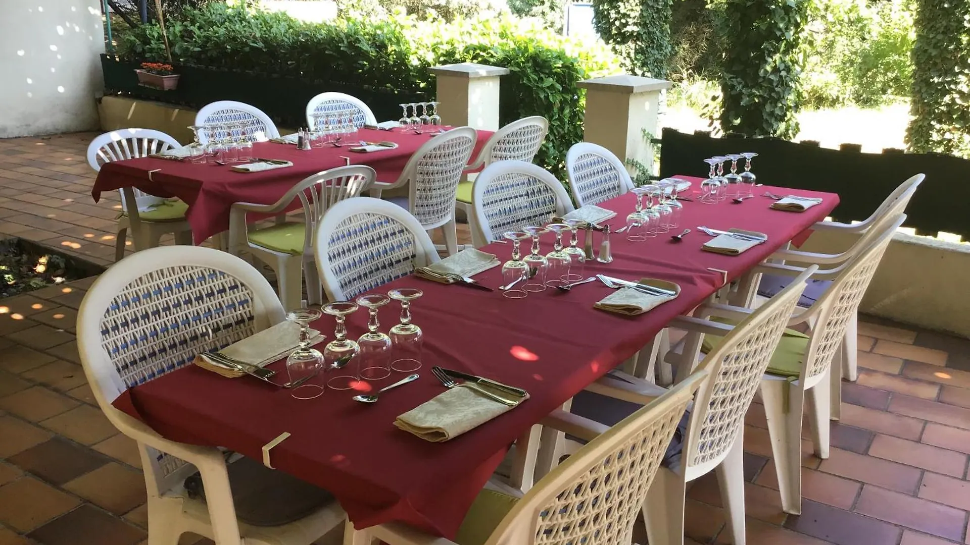**  Logis Hotel Des Voyageurs Restaurant La Bonne Tabl'Hay Livron-sur-Drôme Frankrijk
