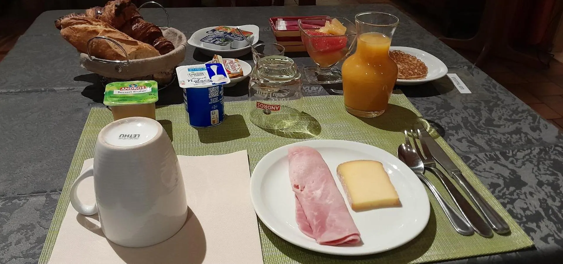 Logis Hotel Des Voyageurs Restaurant La Bonne Tabl'Hay Livron-sur-Drome