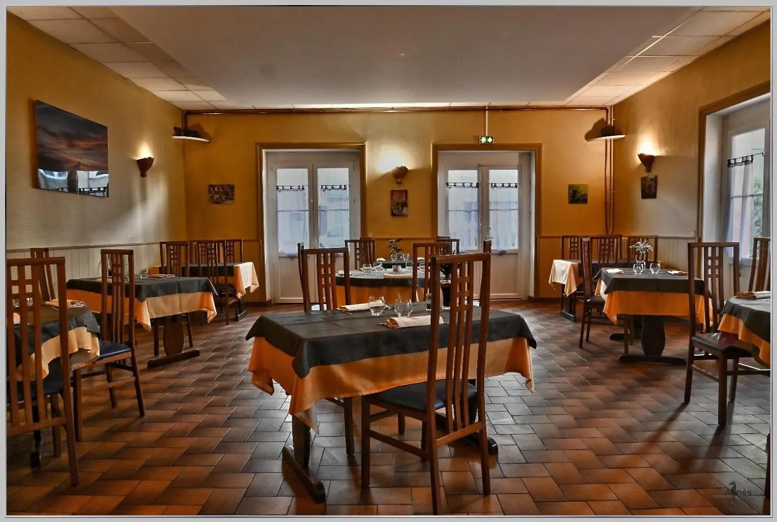 Logis Hotel Des Voyageurs Restaurant La Bonne Tabl'Hay Livron-sur-Drôme Frankrijk