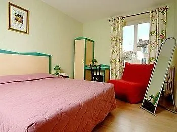 **  Logis Hotel Des Voyageurs Restaurant La Bonne Tabl'Hay Livron-sur-Drôme Frankrijk