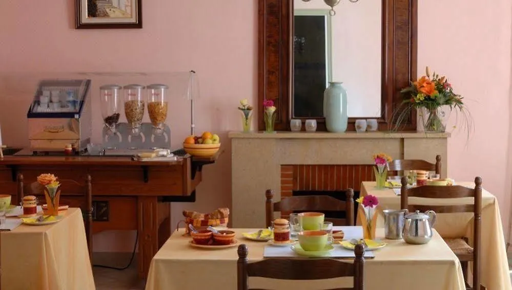 Logis Hotel Des Voyageurs Restaurant La Bonne Tabl'Hay Livron-sur-Drome