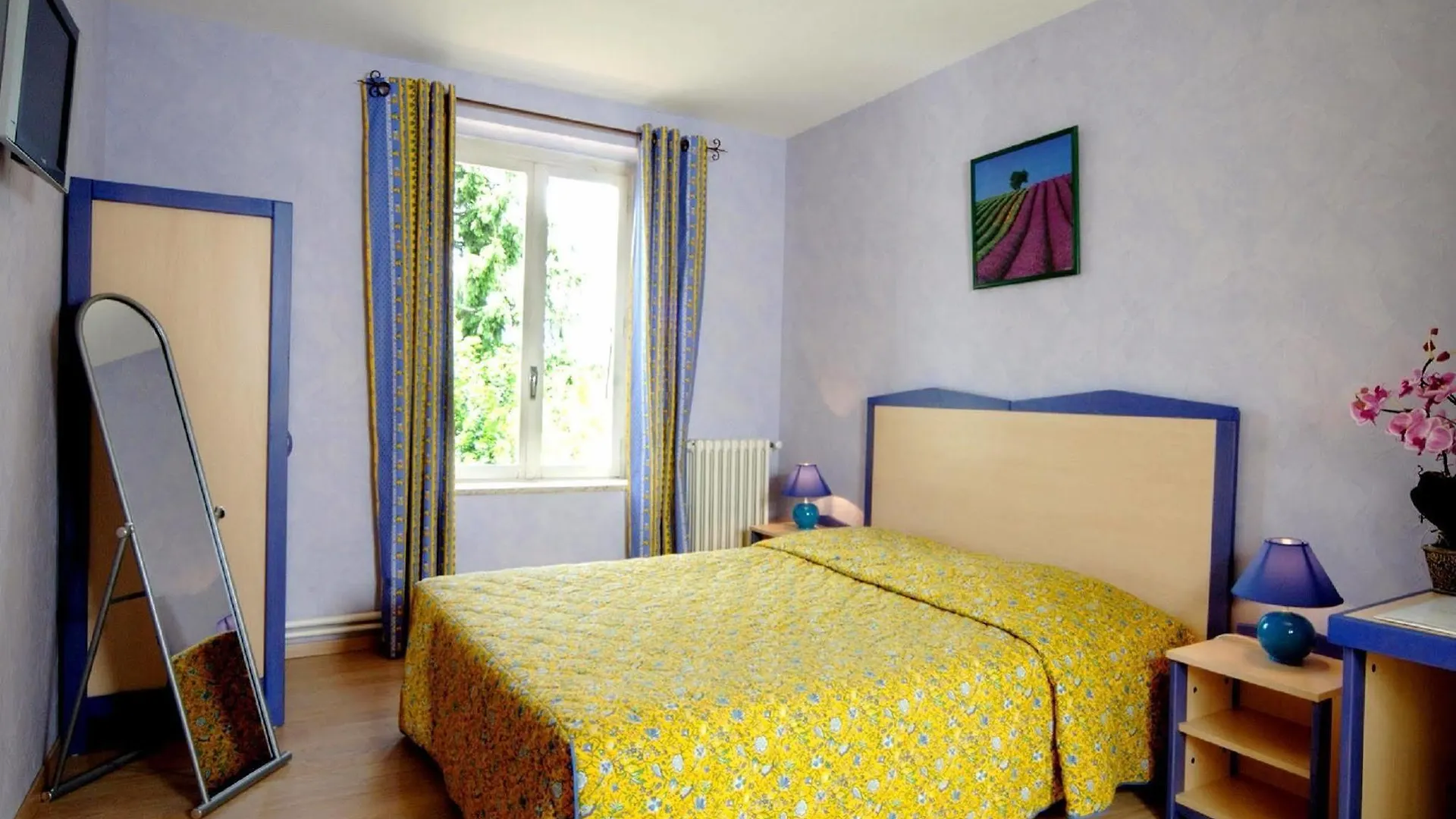 Logis Hotel Des Voyageurs Restaurant La Bonne Tabl'Hay Livron-sur-Drome France
