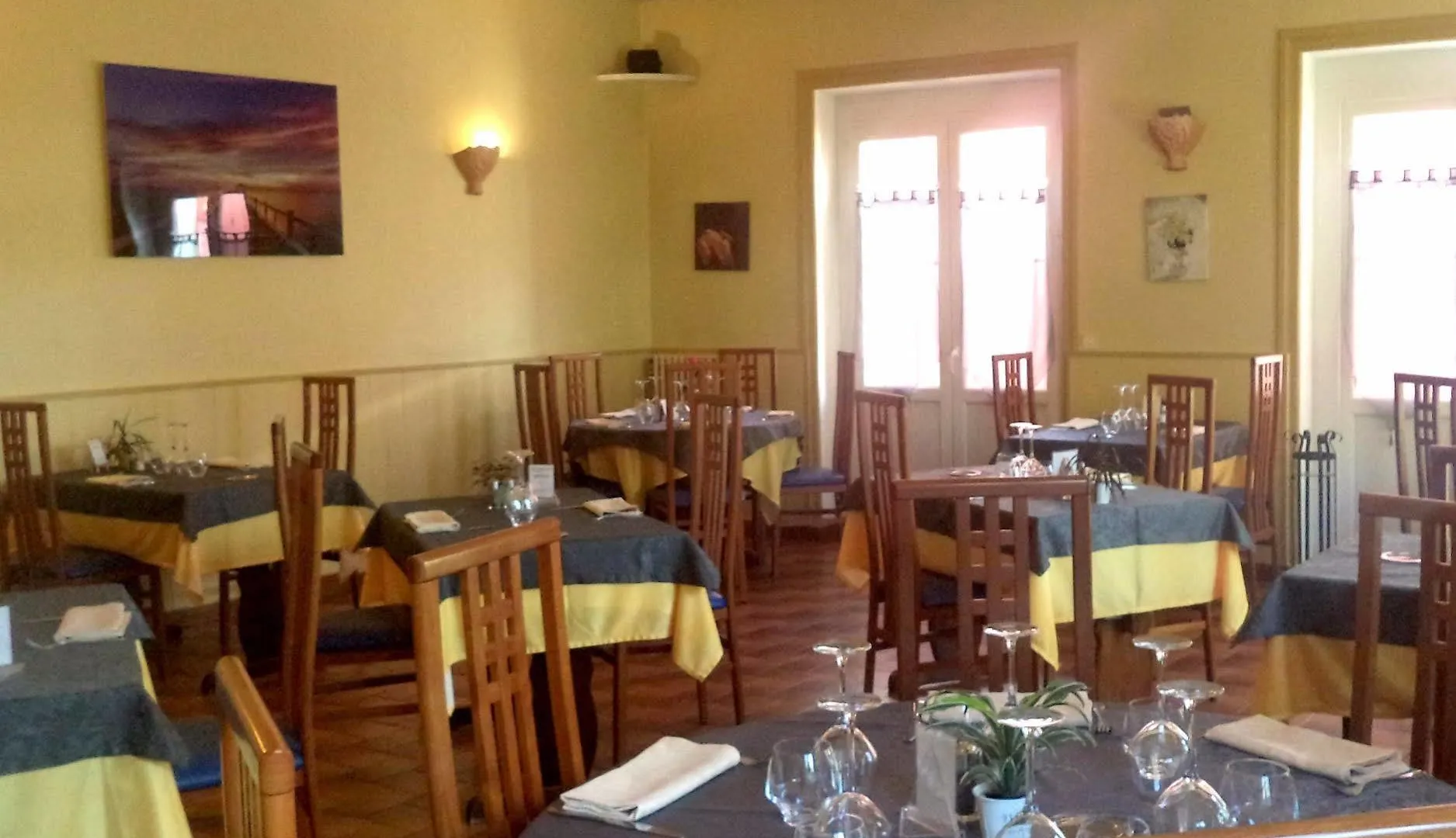 Logis Hotel Des Voyageurs Restaurant La Bonne Tabl'Hay Livron-sur-Drome 2*,
