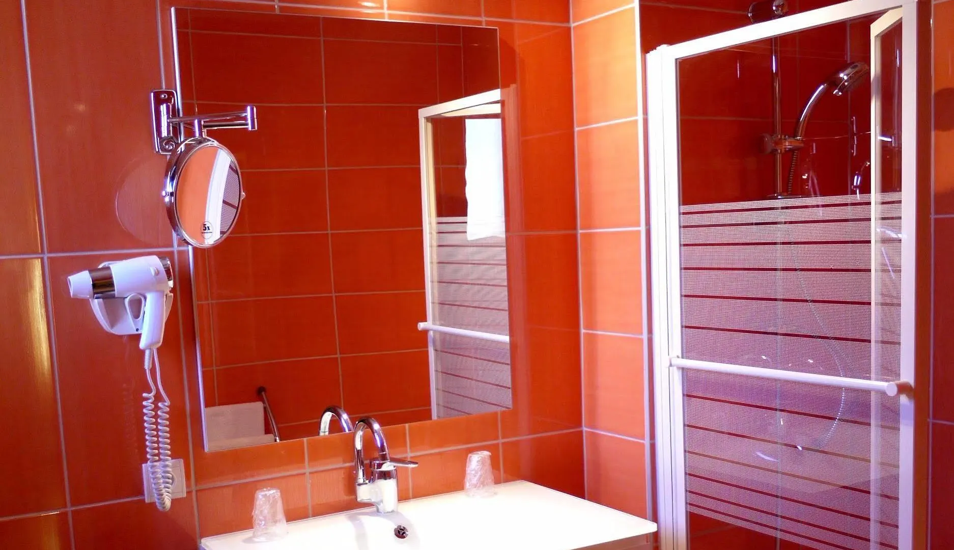 Logis Hotel Des Voyageurs Restaurant La Bonne Tabl'Hay Livron-sur-Drome